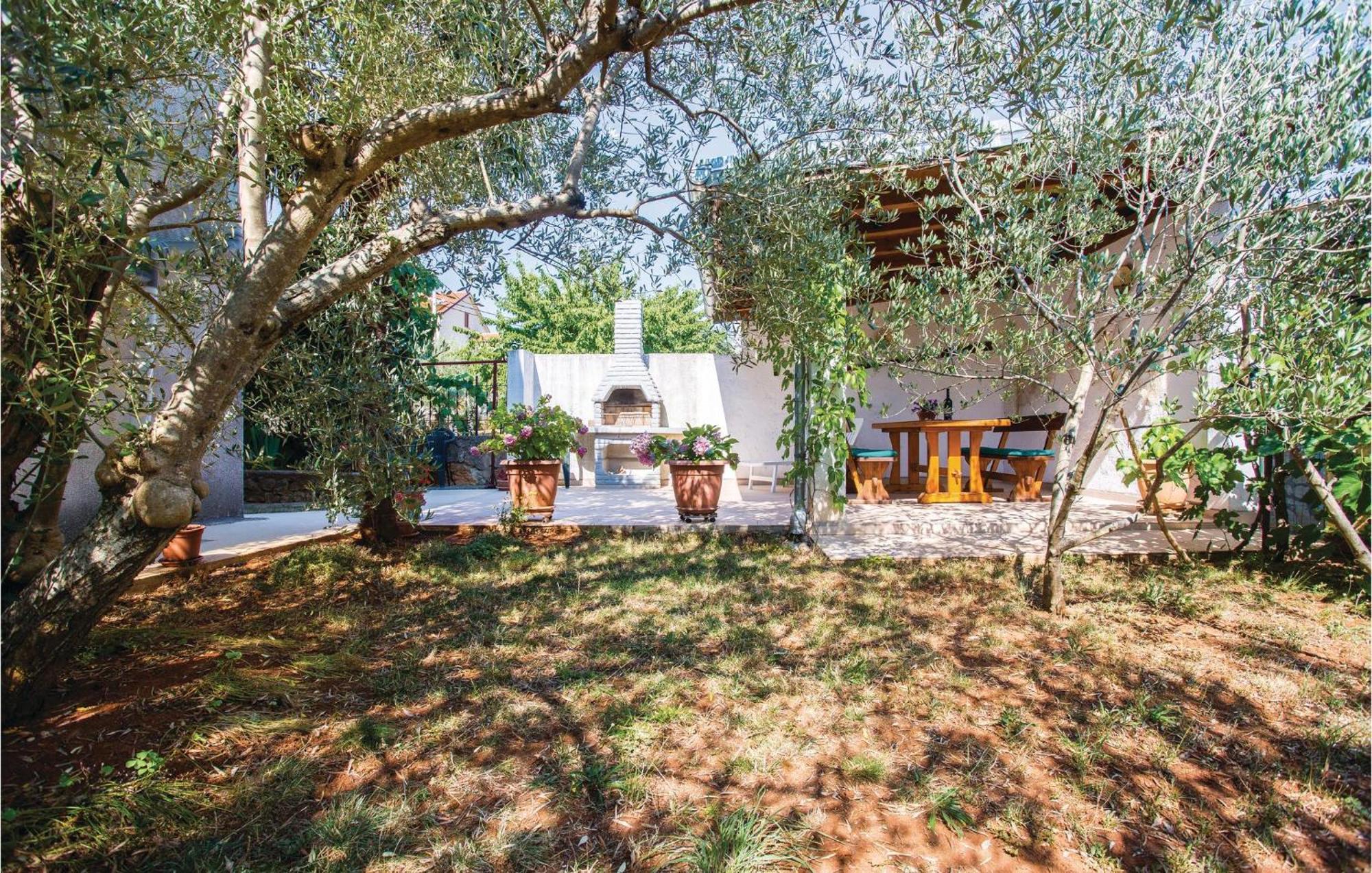 Lovely Apartment In Krk With Kitchen Brzac Exterior foto